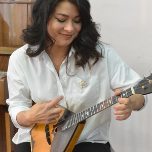 Уроки игры на балалайке для начинающих